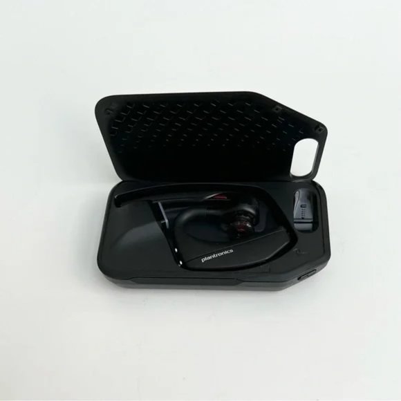 ‼️SOLD‼️Plantronics Voyager 5200-UC Bluetooth Headset Bundle - Picture 3 of 6